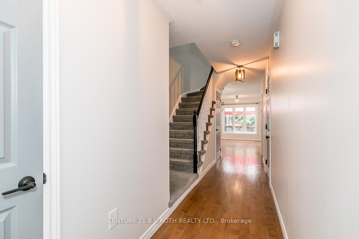 430 Mapleview Drive E 18