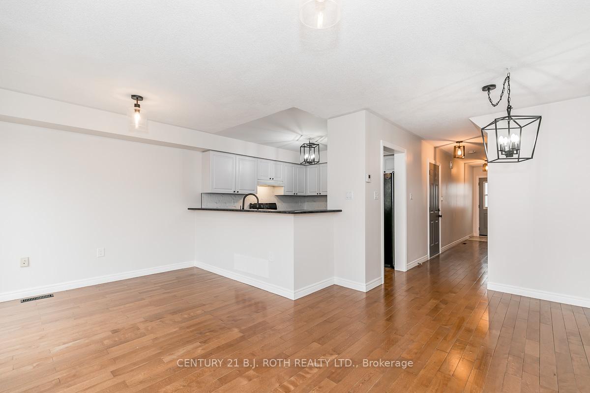 430 Mapleview Drive E 18