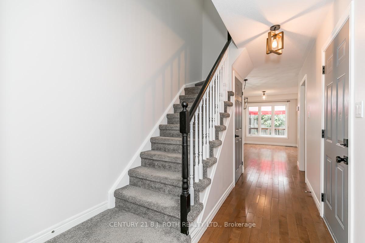 430 Mapleview Drive E 18