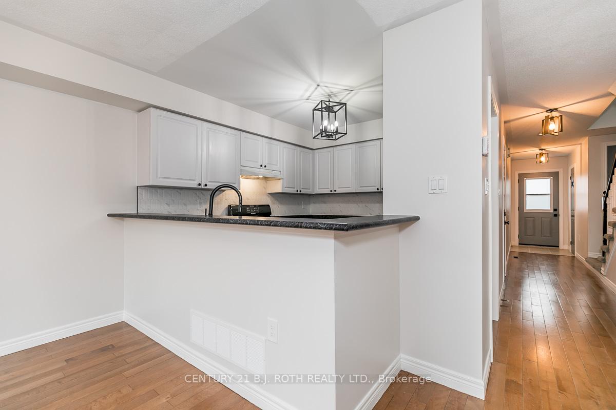 430 Mapleview Drive E 18