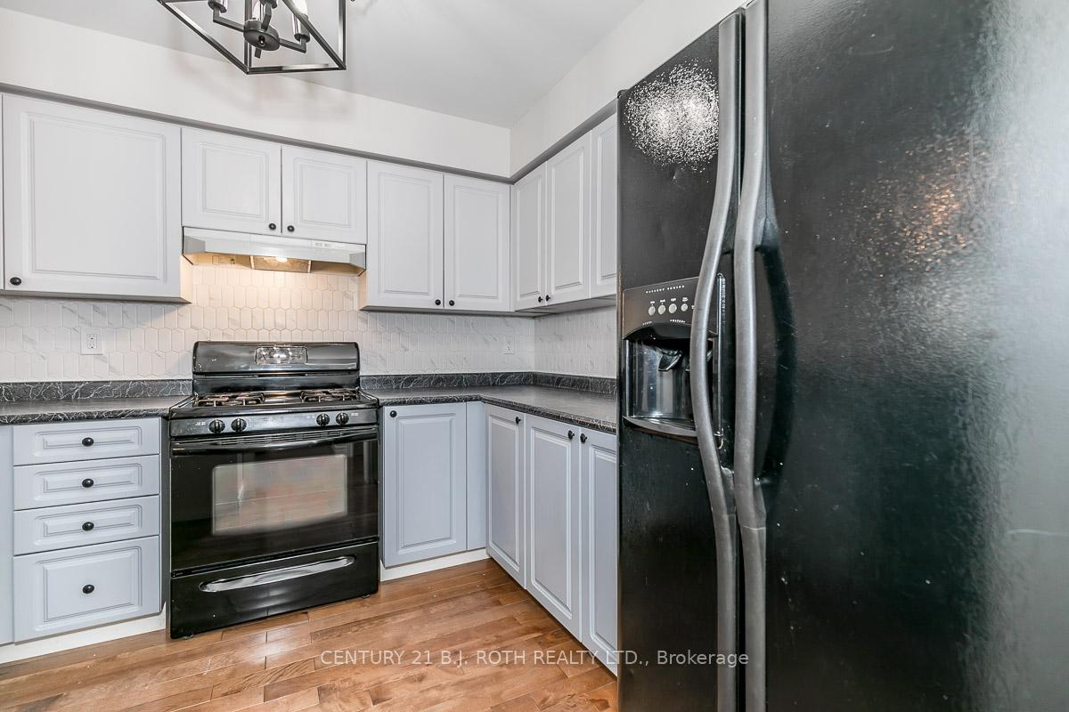 430 Mapleview Drive E 18