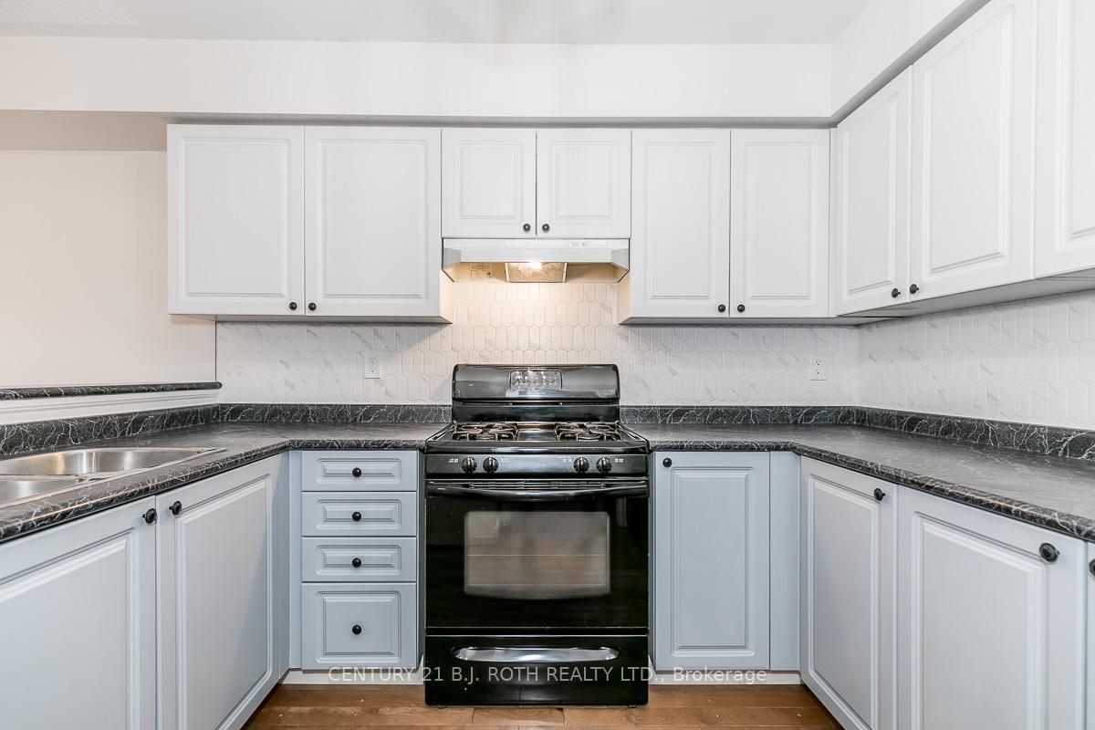 430 Mapleview Drive E 18