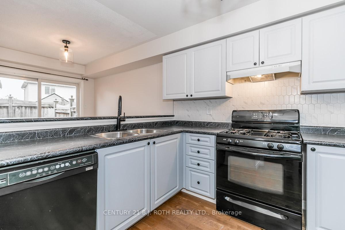 430 Mapleview Drive E 18