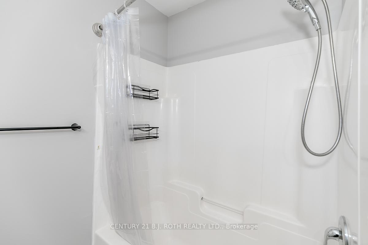 430 Mapleview Drive E 18
