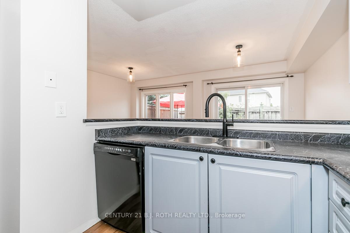 430 Mapleview Drive E 18