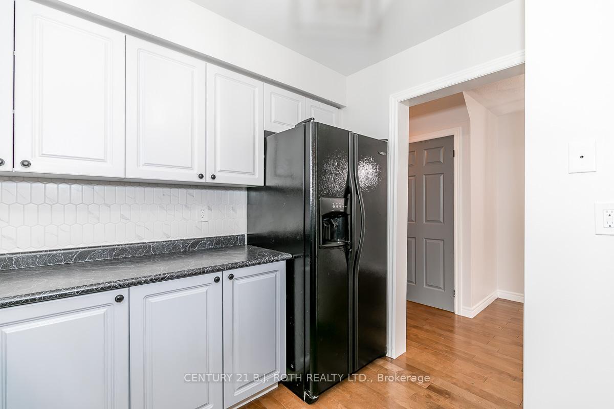 430 Mapleview Drive E 18