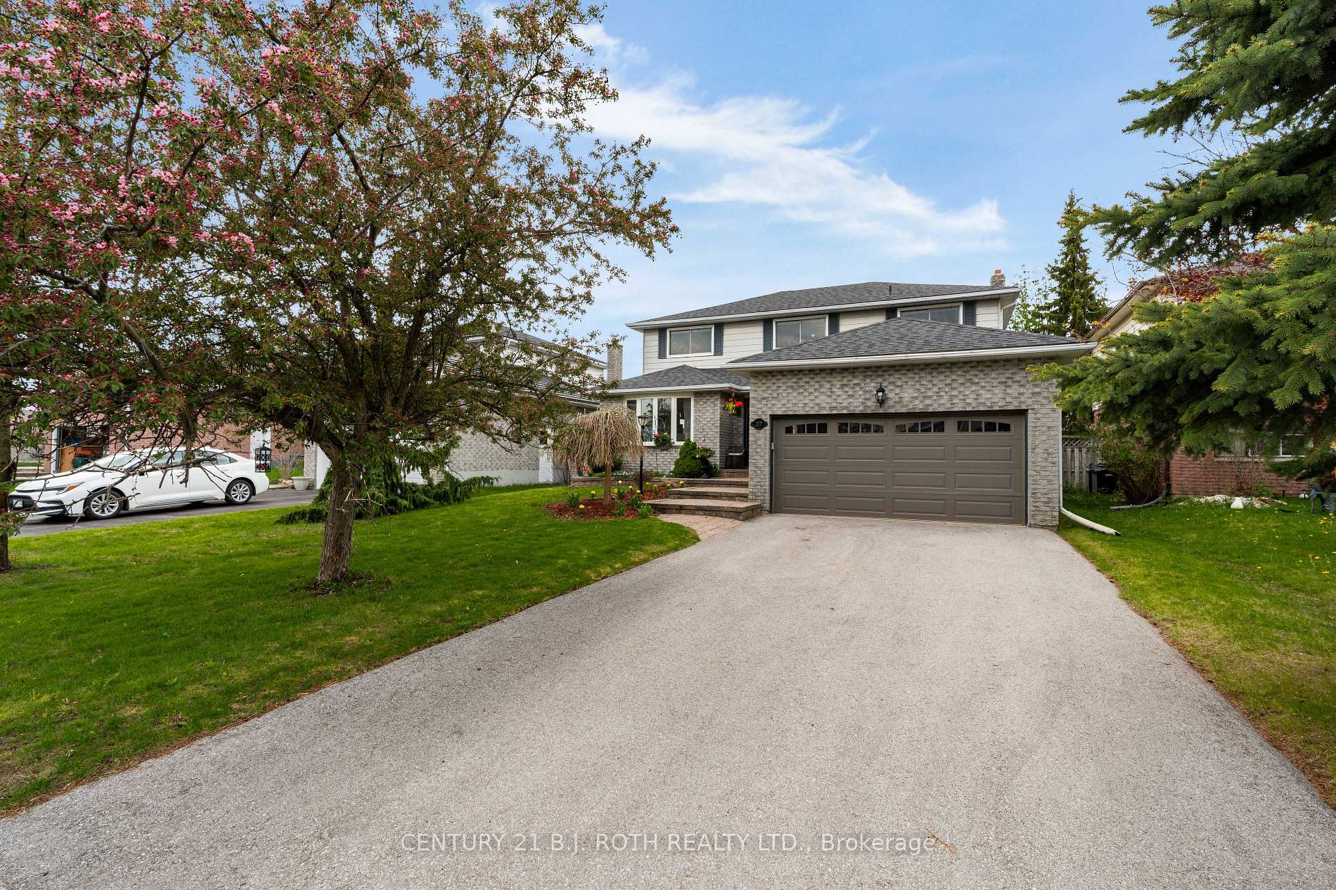 37 Laurentian Lane