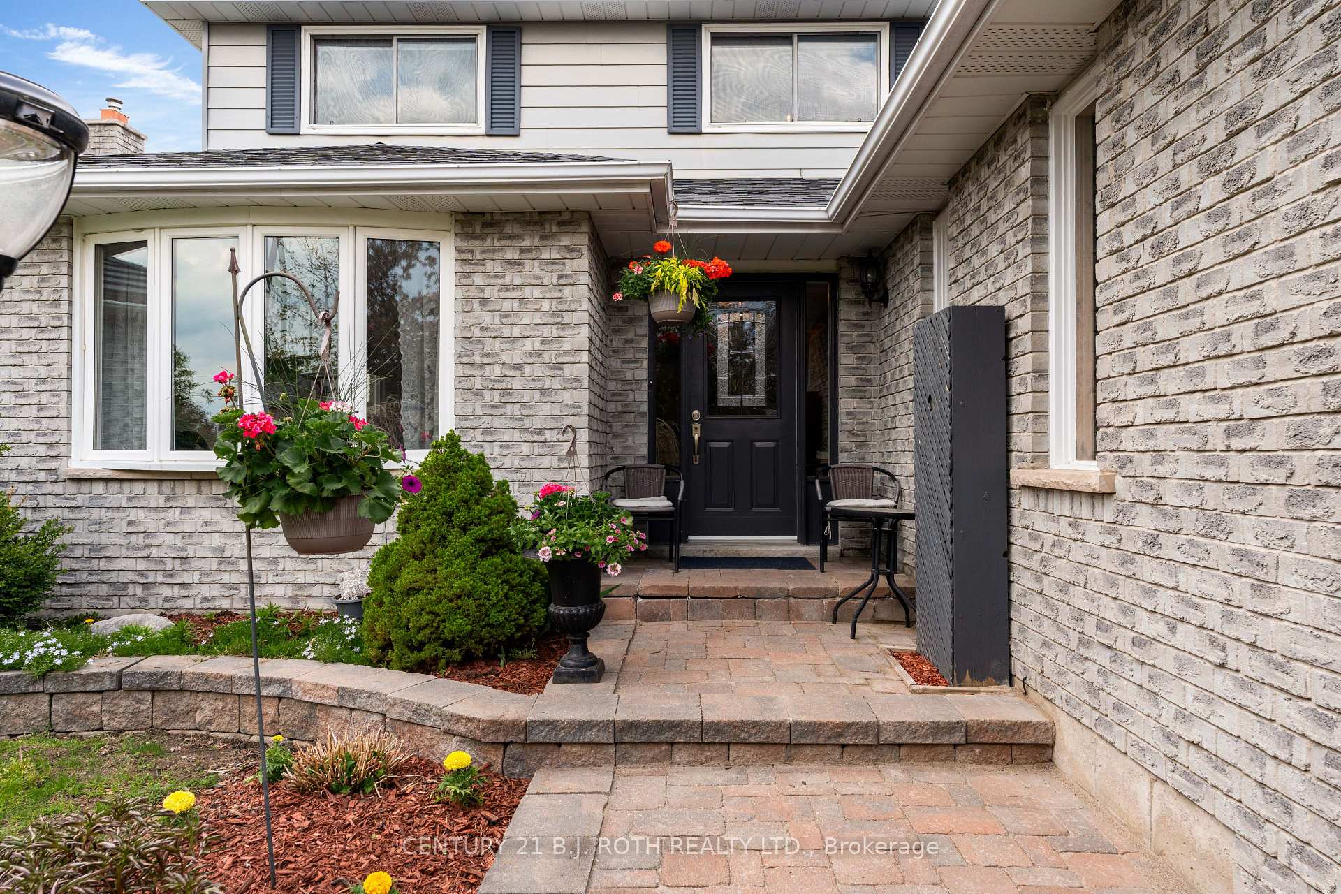 37 Laurentian Lane
