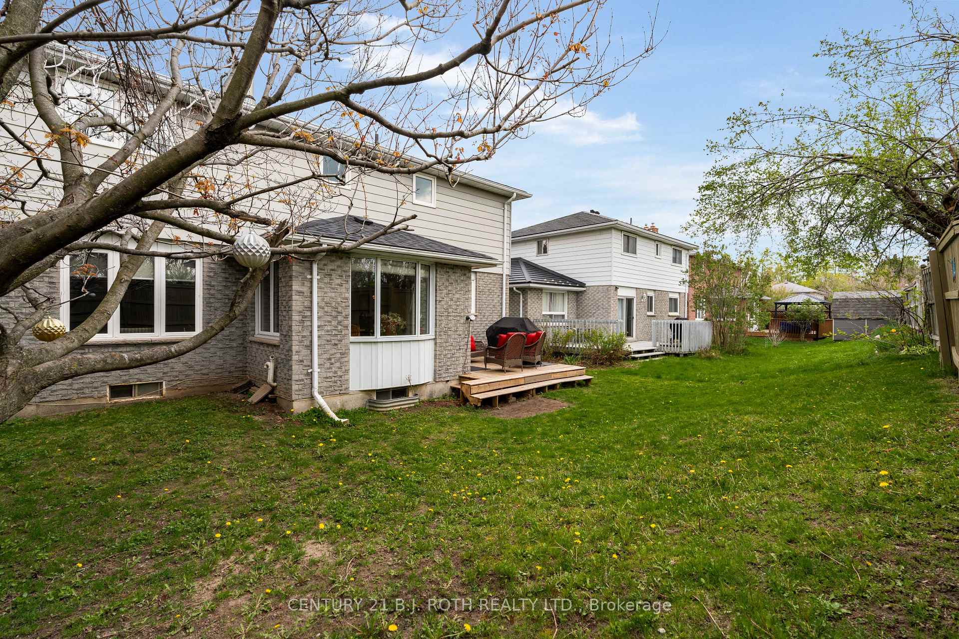 37 Laurentian Lane