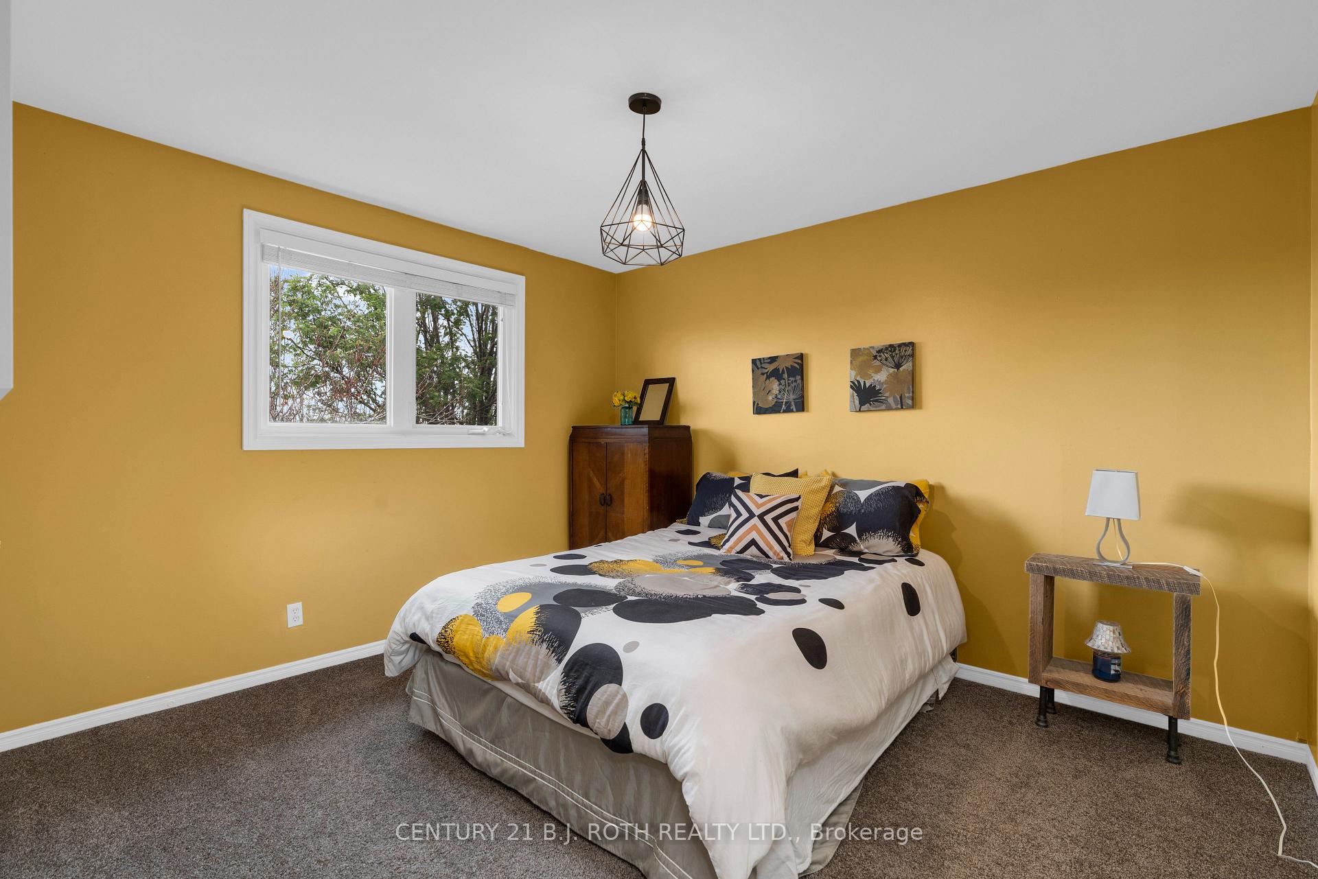 37 Laurentian Lane