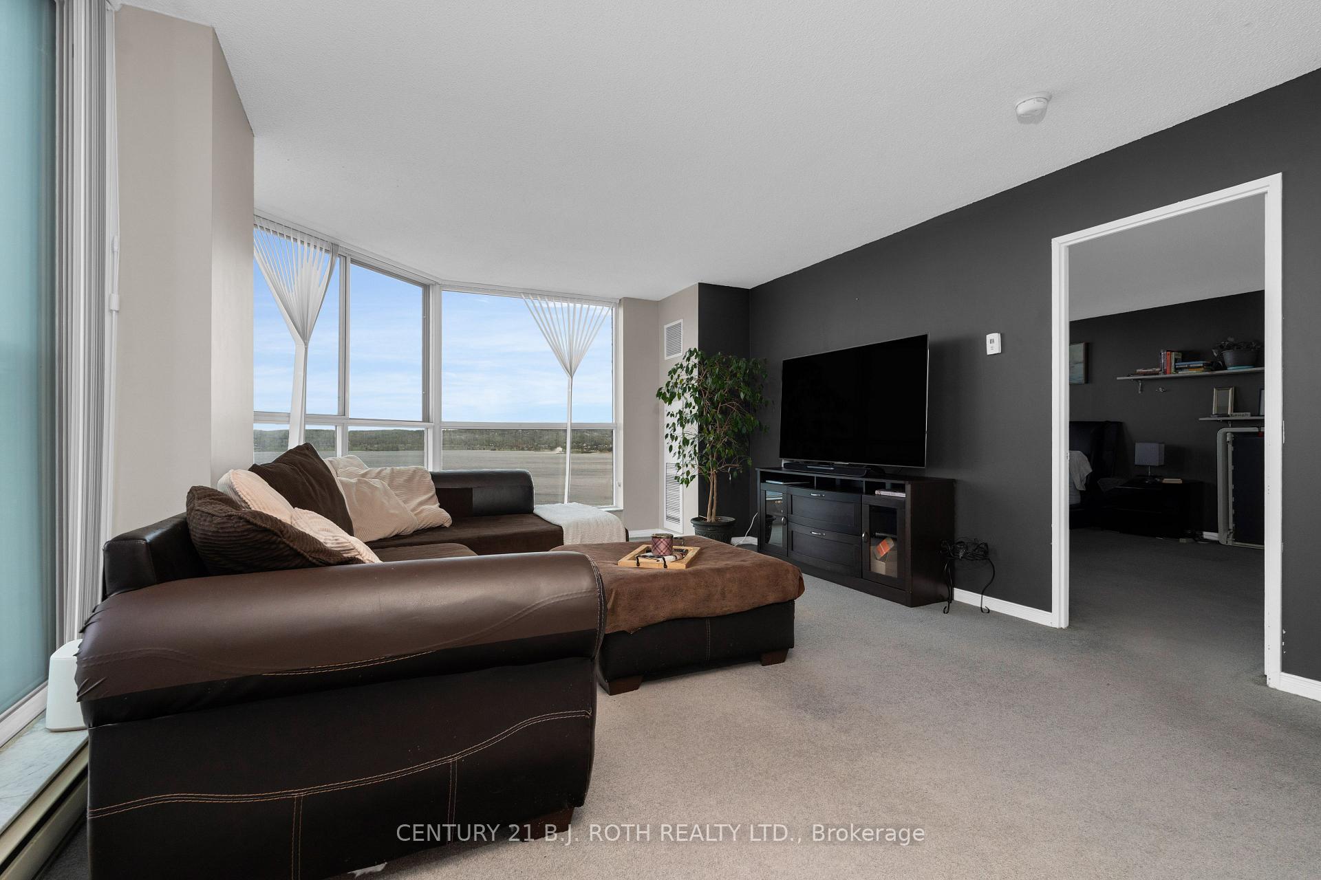 150 Dunlop Street E 807