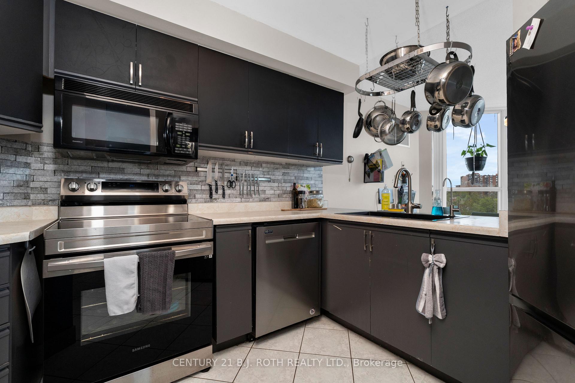 150 Dunlop Street E 807
