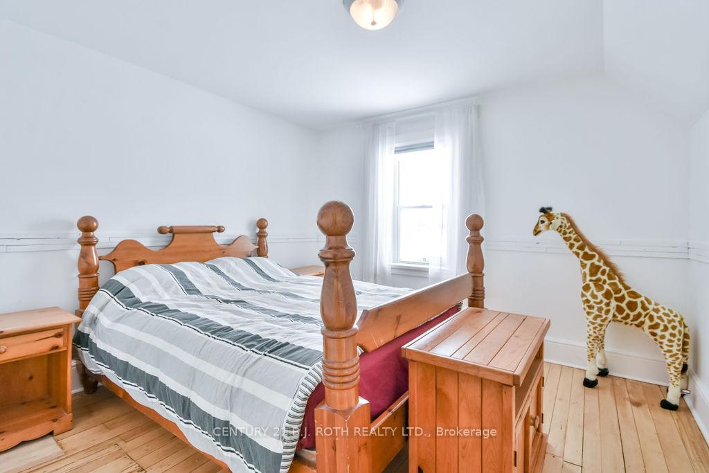 1153 Glengarry Landing Road S
