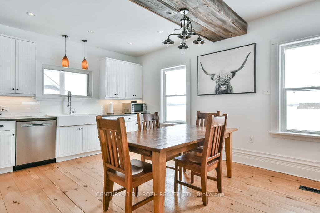 1153 Glengarry Landing Road S