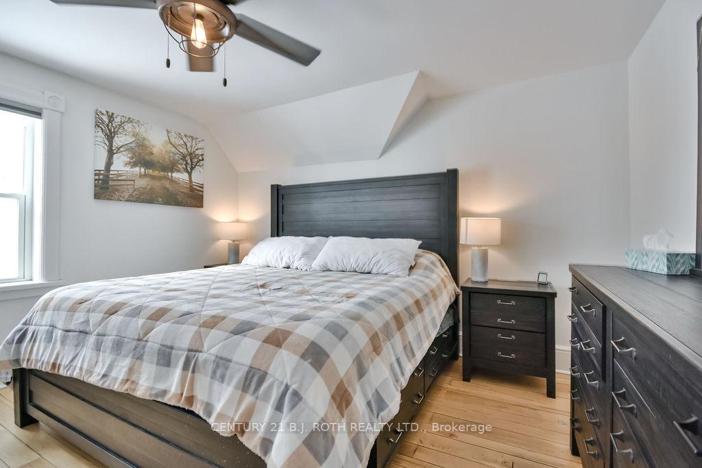 1153 Glengarry Landing Road S