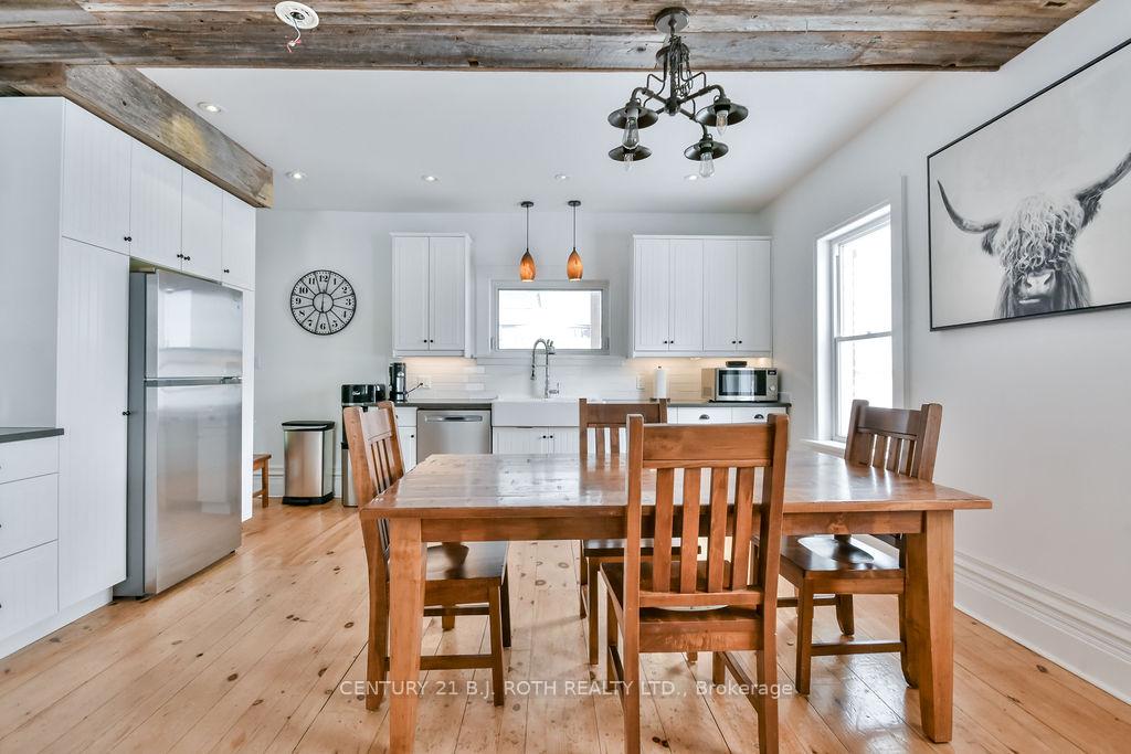 1153 Glengarry Landing Road S