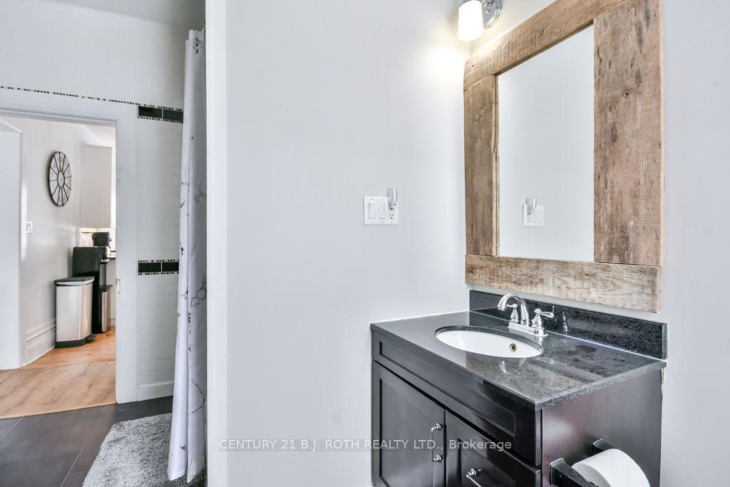 1153 Glengarry Landing Road S