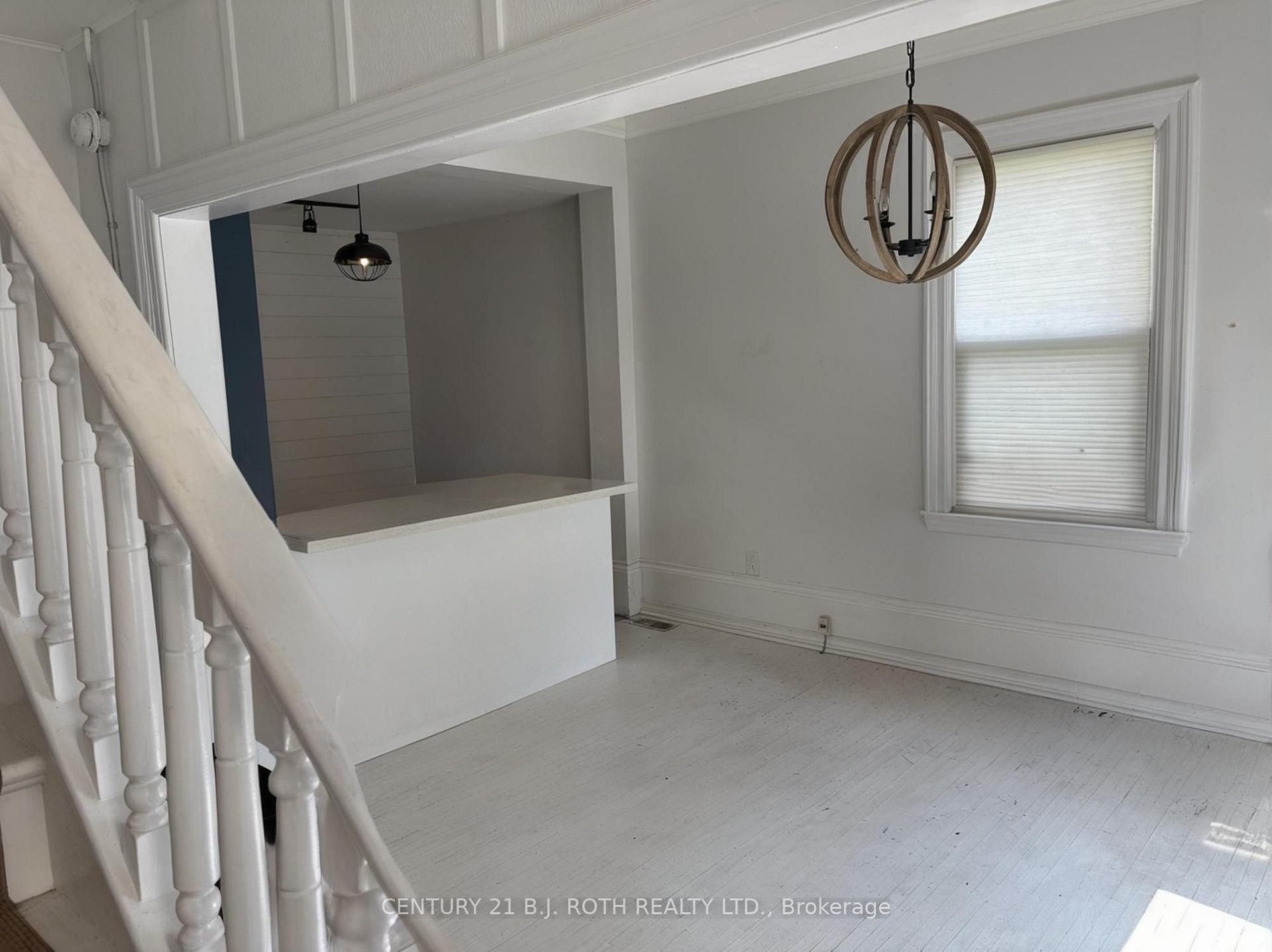 253 Dunlop Street E