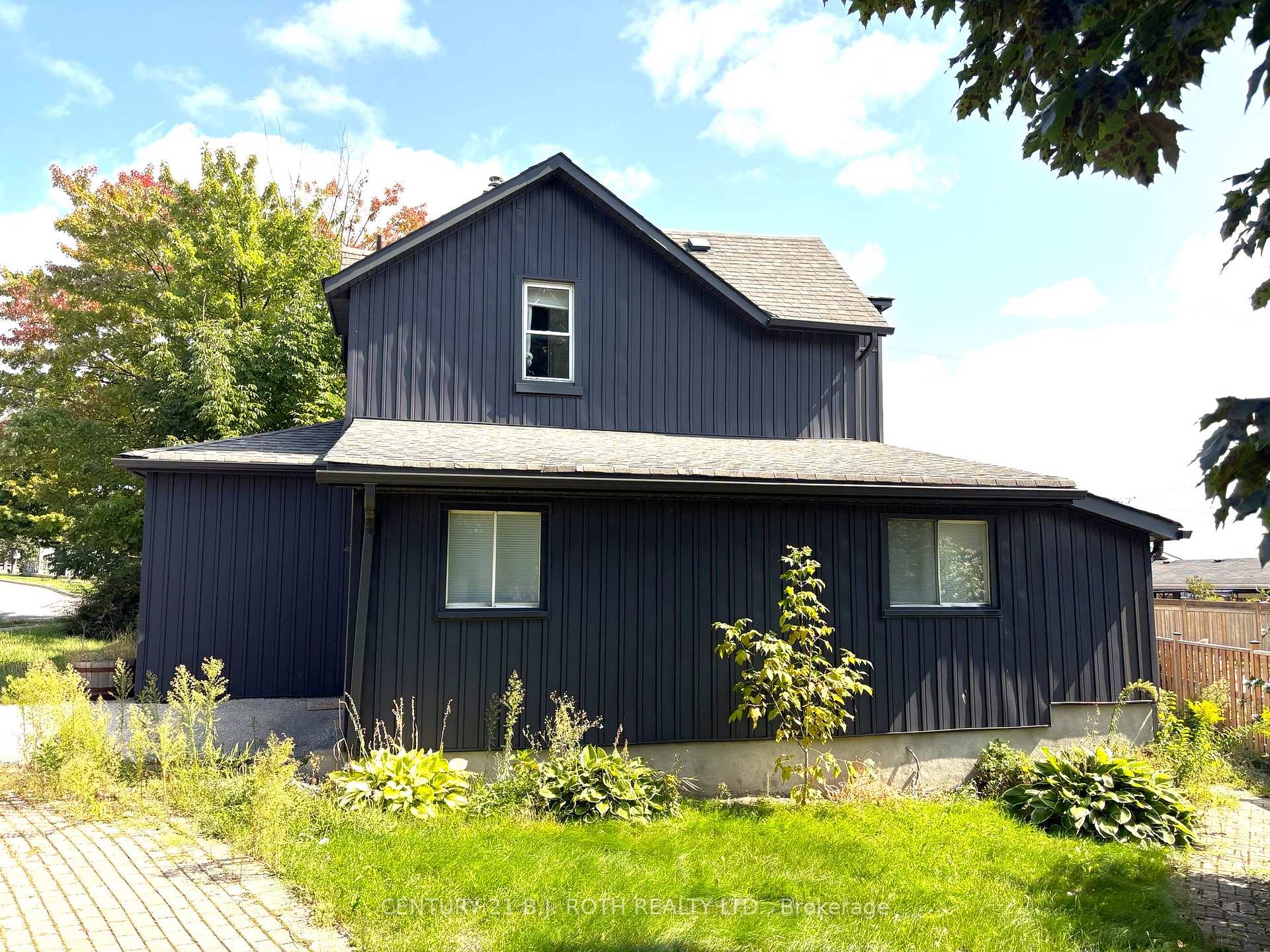 253 Dunlop Street E
