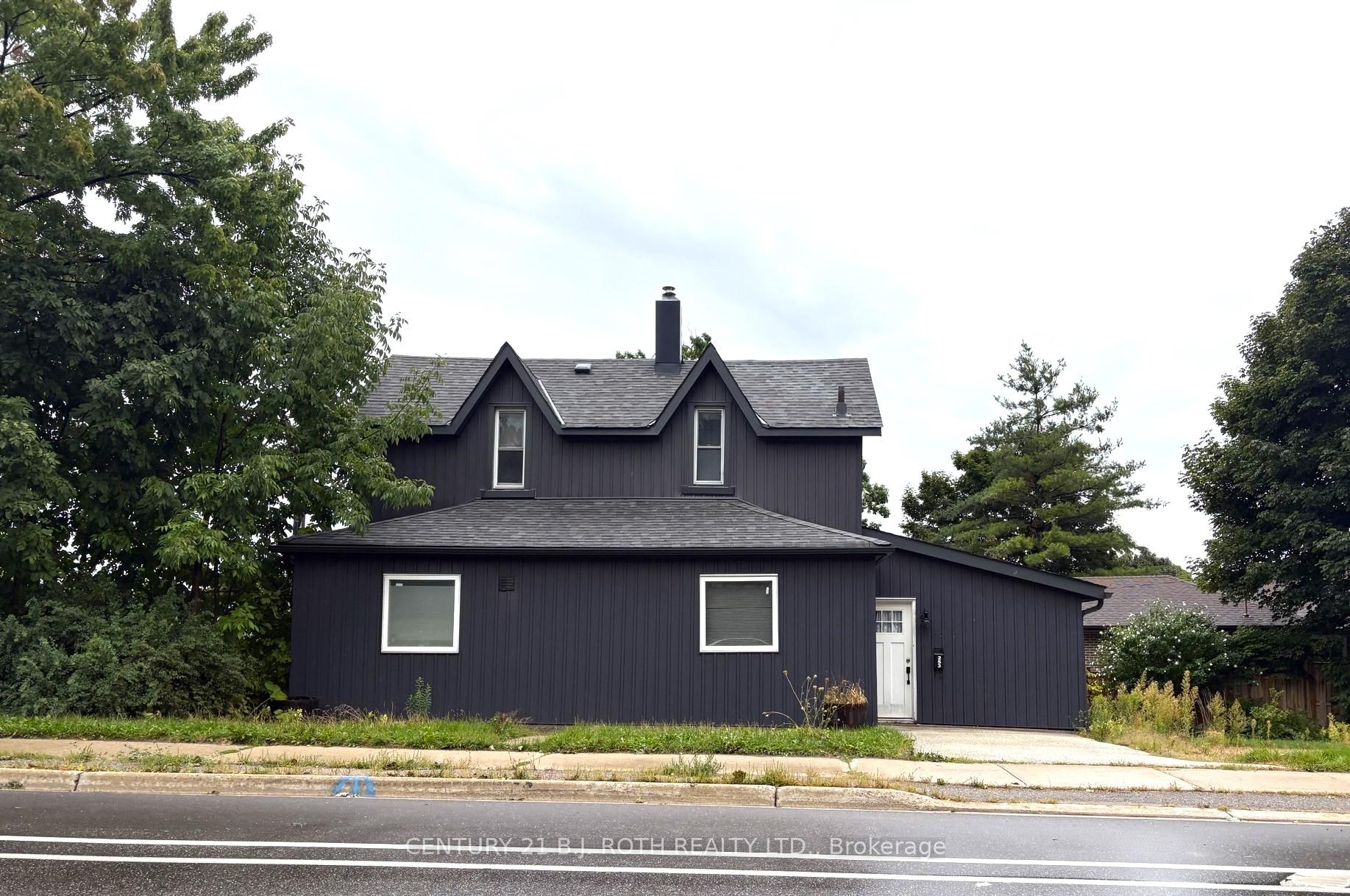 253 Dunlop Street E