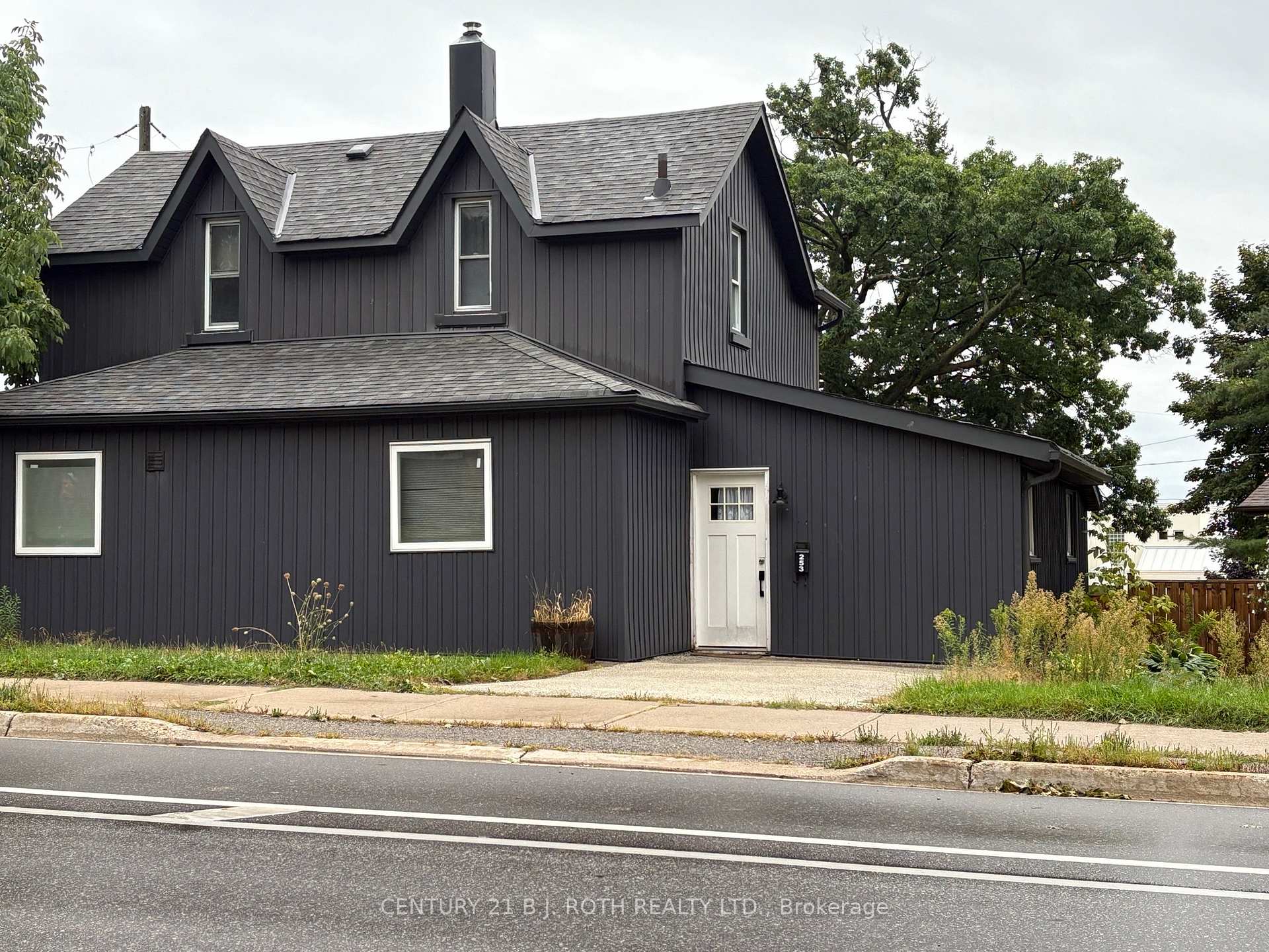 253 Dunlop Street E