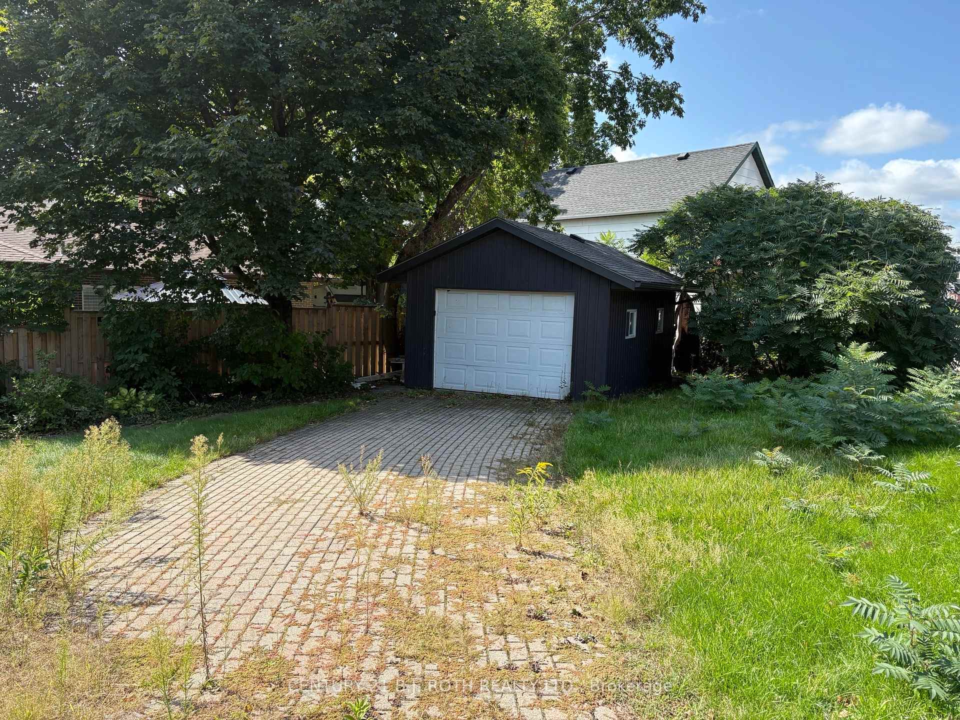 253 Dunlop Street E