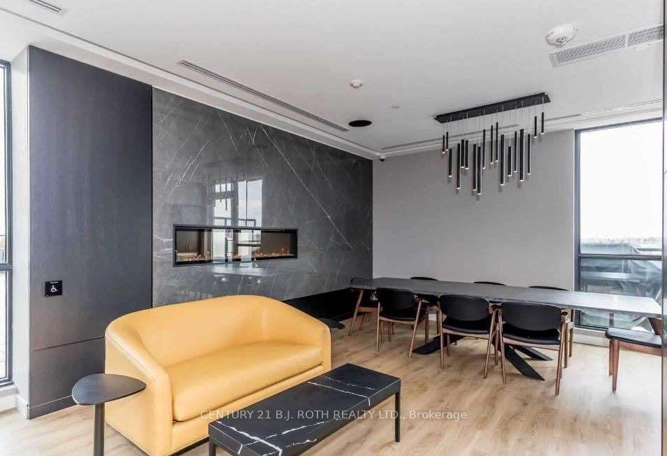 681 Yonge Street N 201