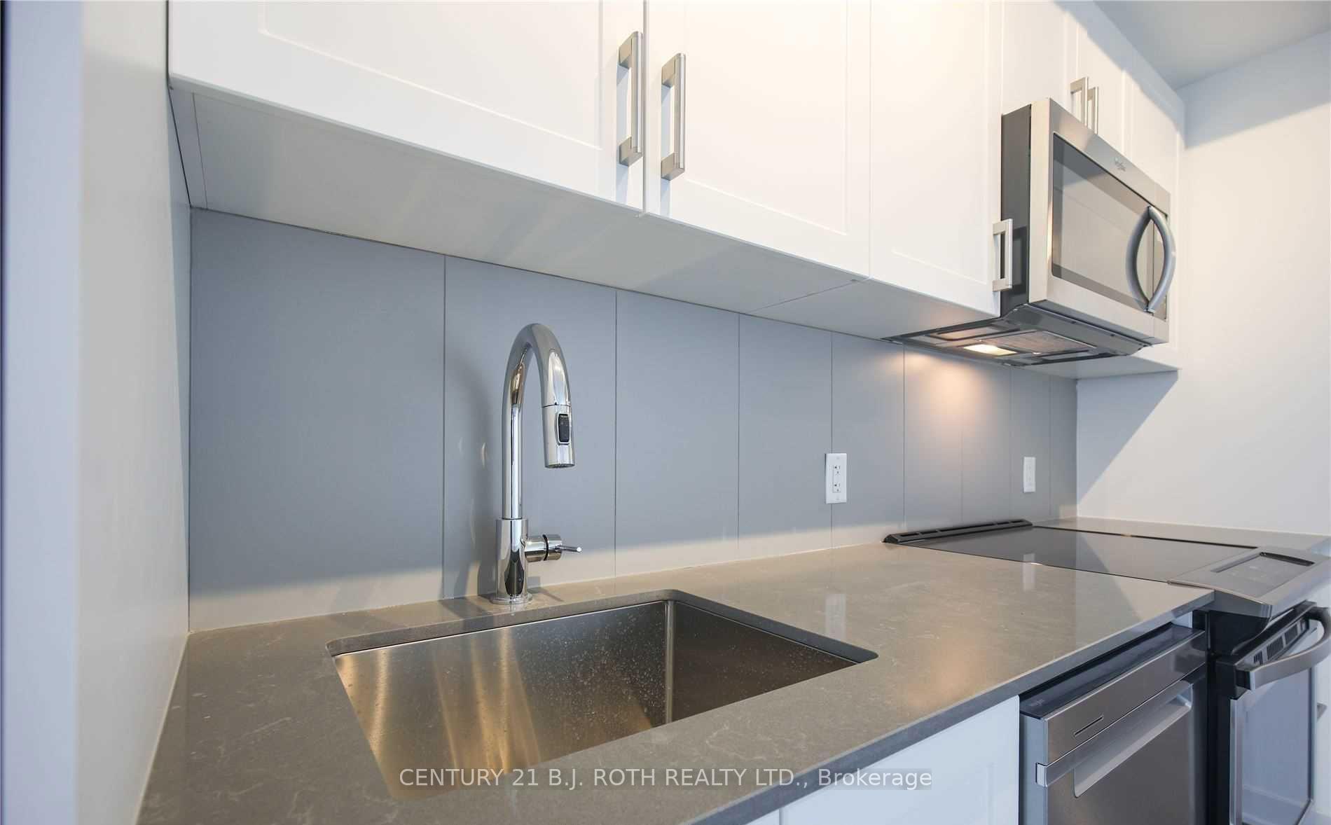 681 Yonge Street N 201