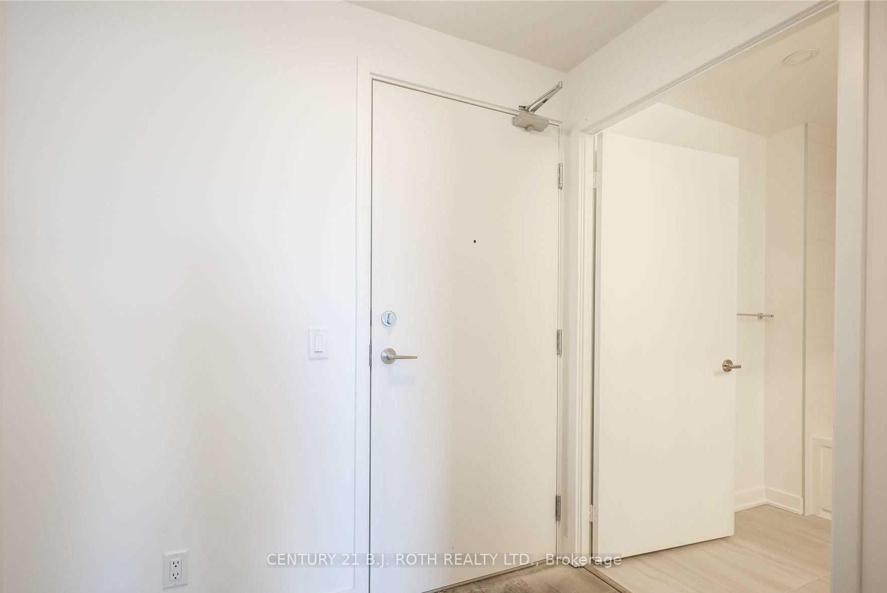 681 Yonge Street N 201