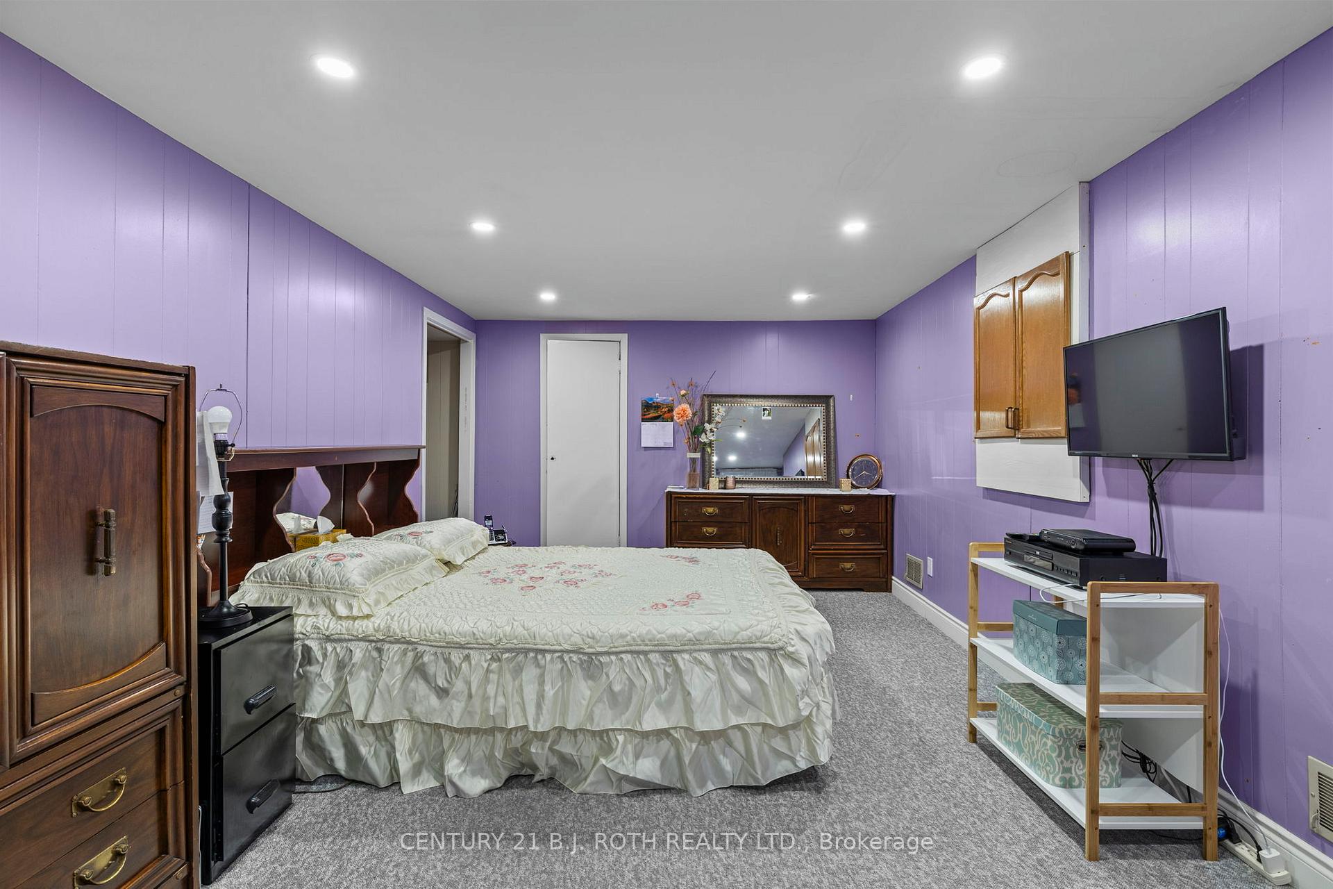 823 Essa Road