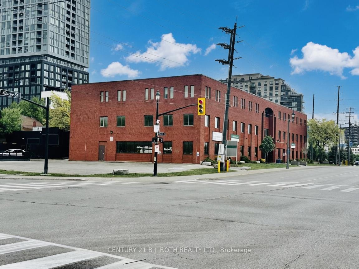 34 Simcoe Street 101