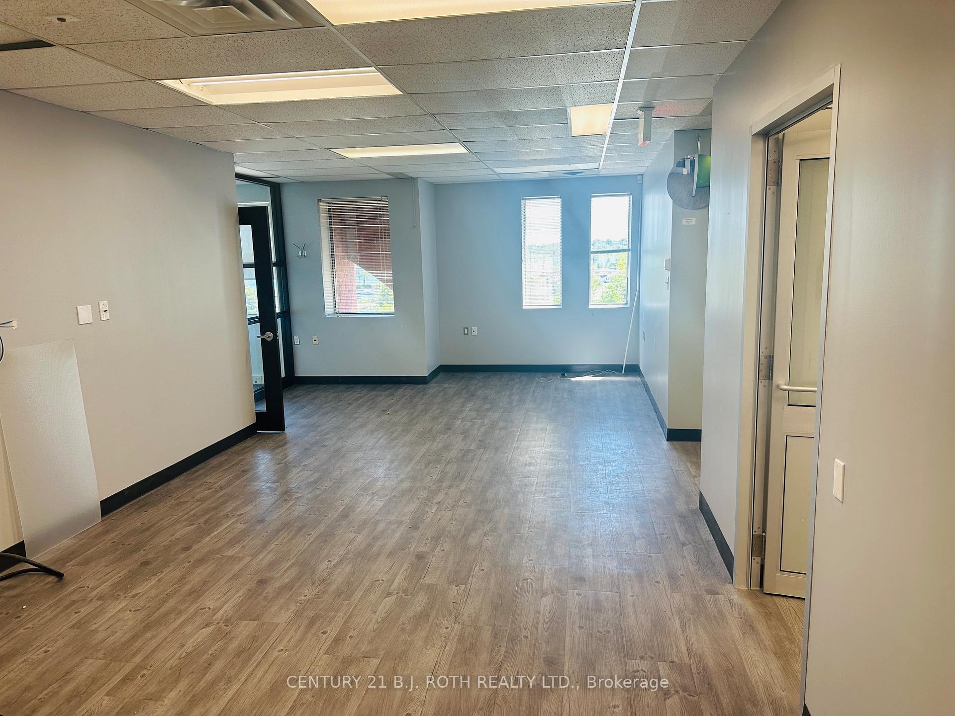 34 Simcoe Street 301,302,303
