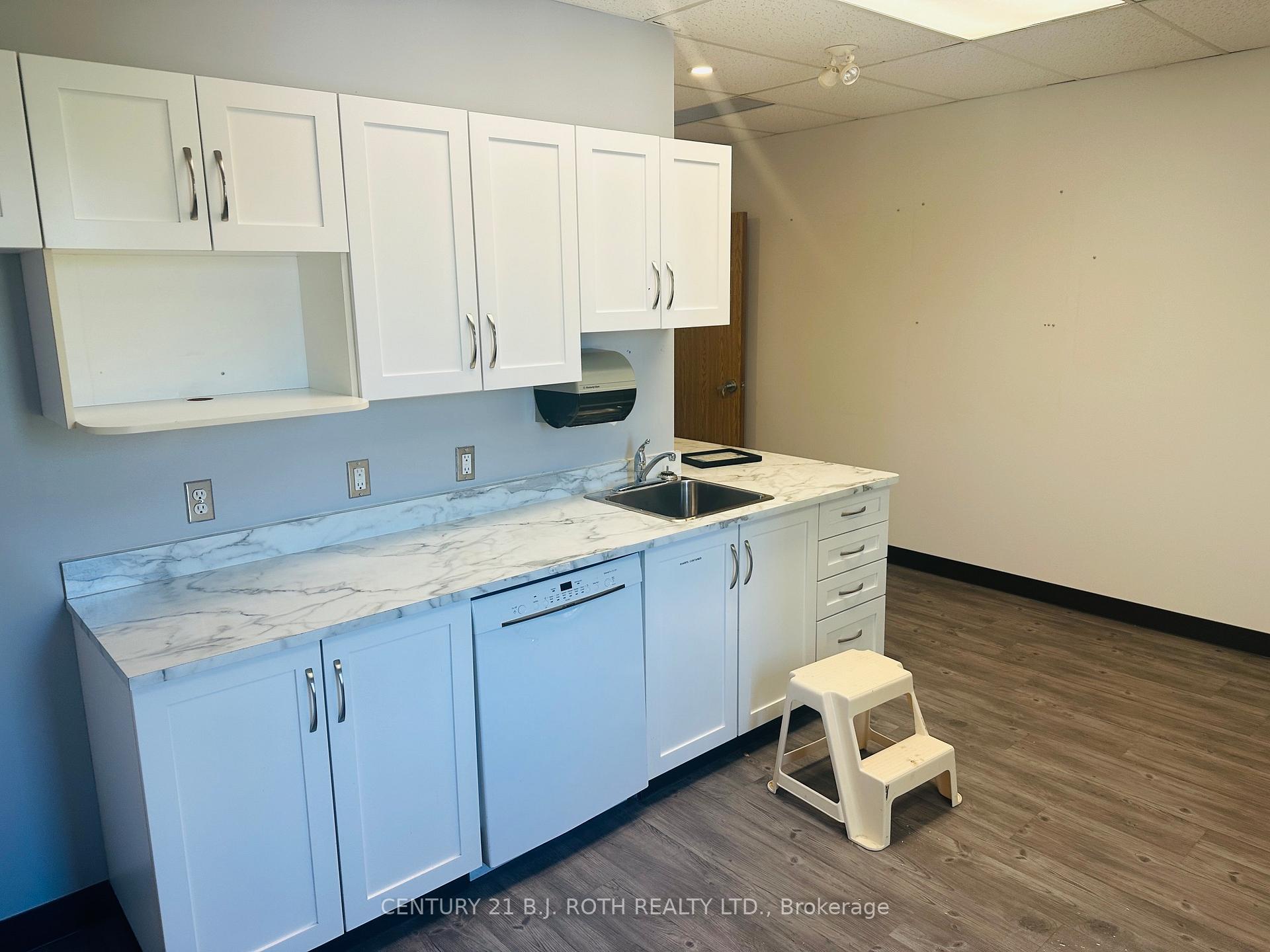 34 Simcoe Street 301,302,303