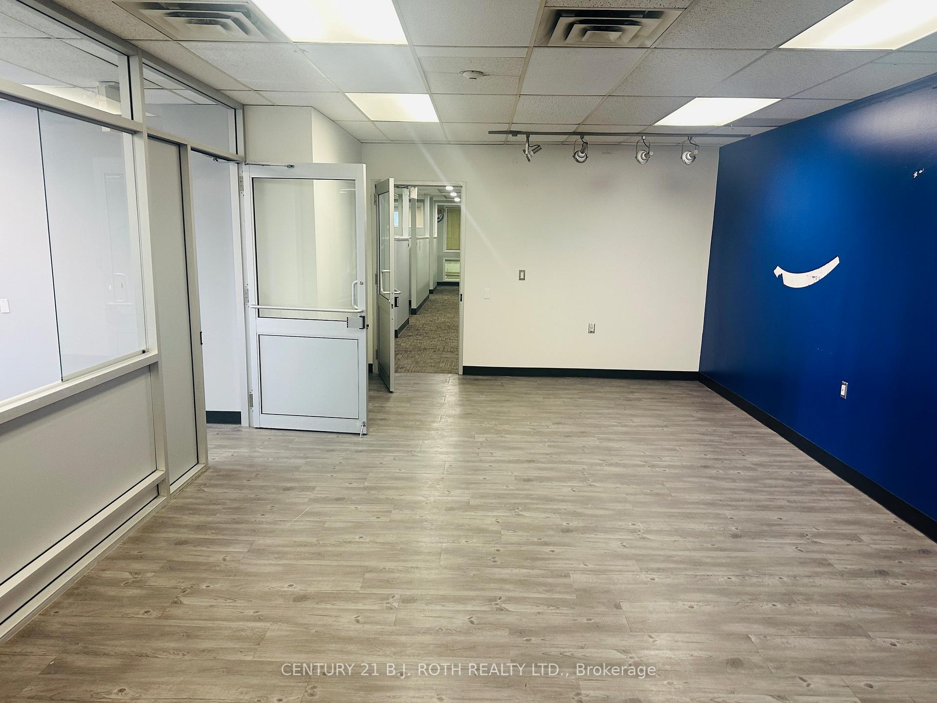 34 Simcoe Street 301,302,303