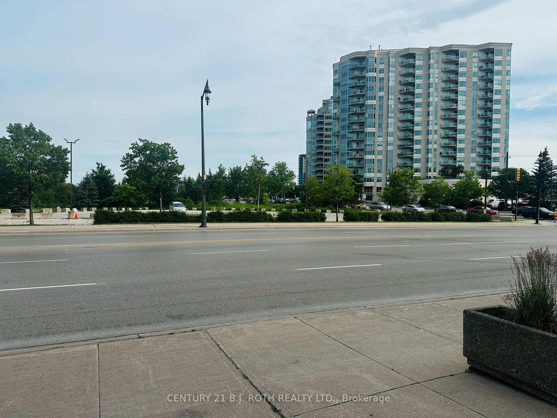 34 Simcoe Street 301,302,303