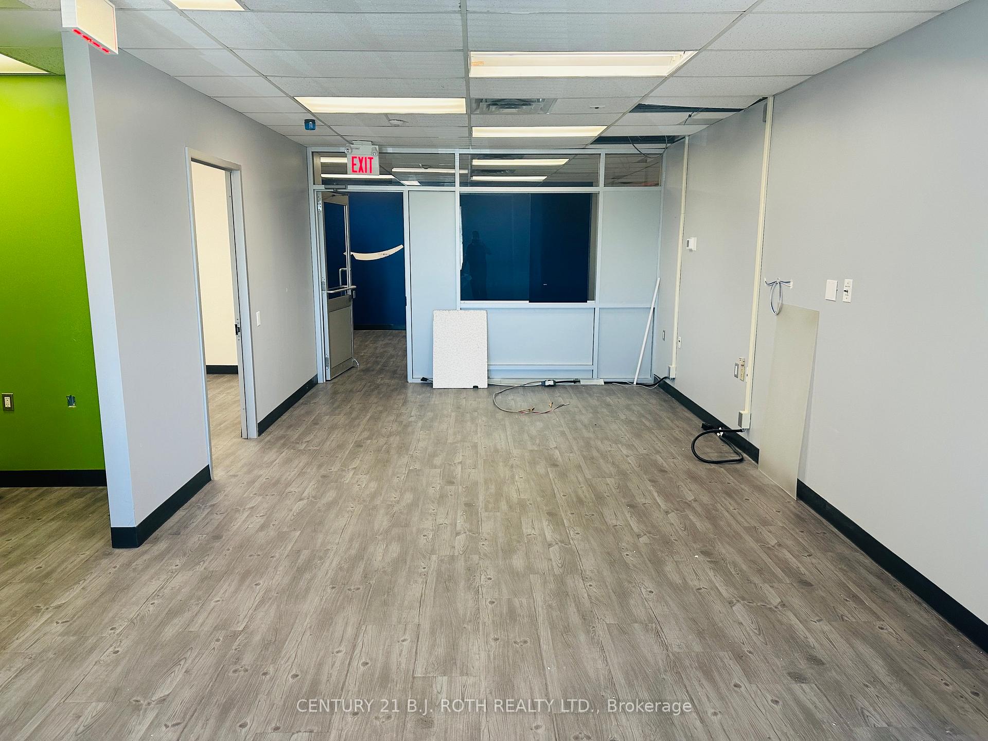 34 Simcoe Street 301,302,303