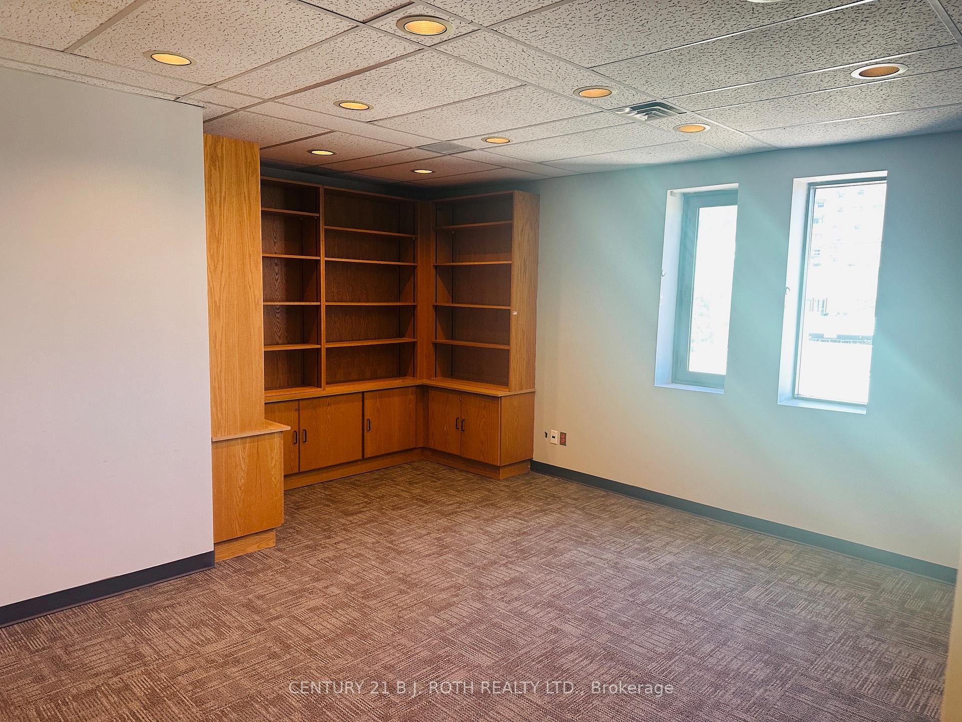 34 Simcoe Street 301,302,303