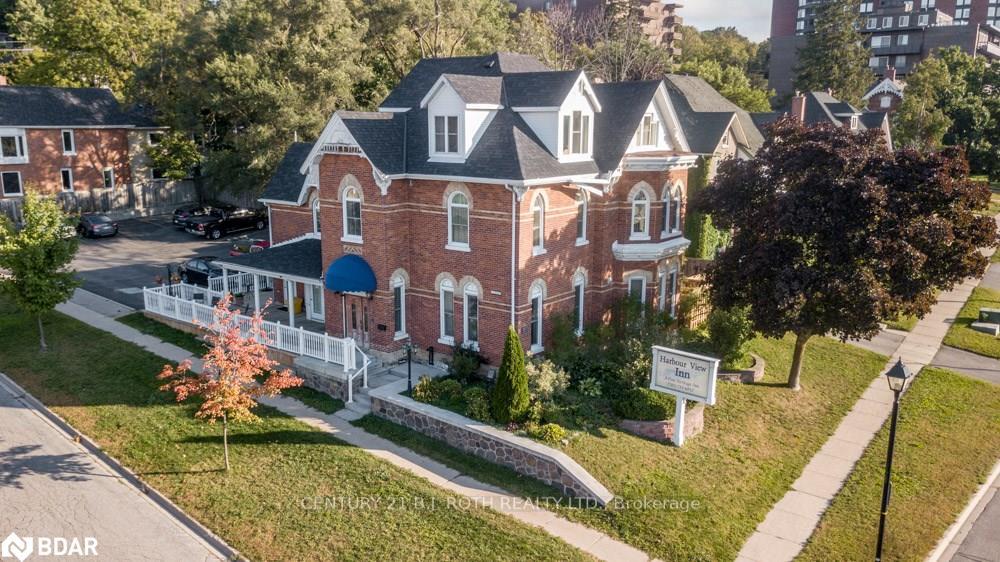 1 Berczy Street