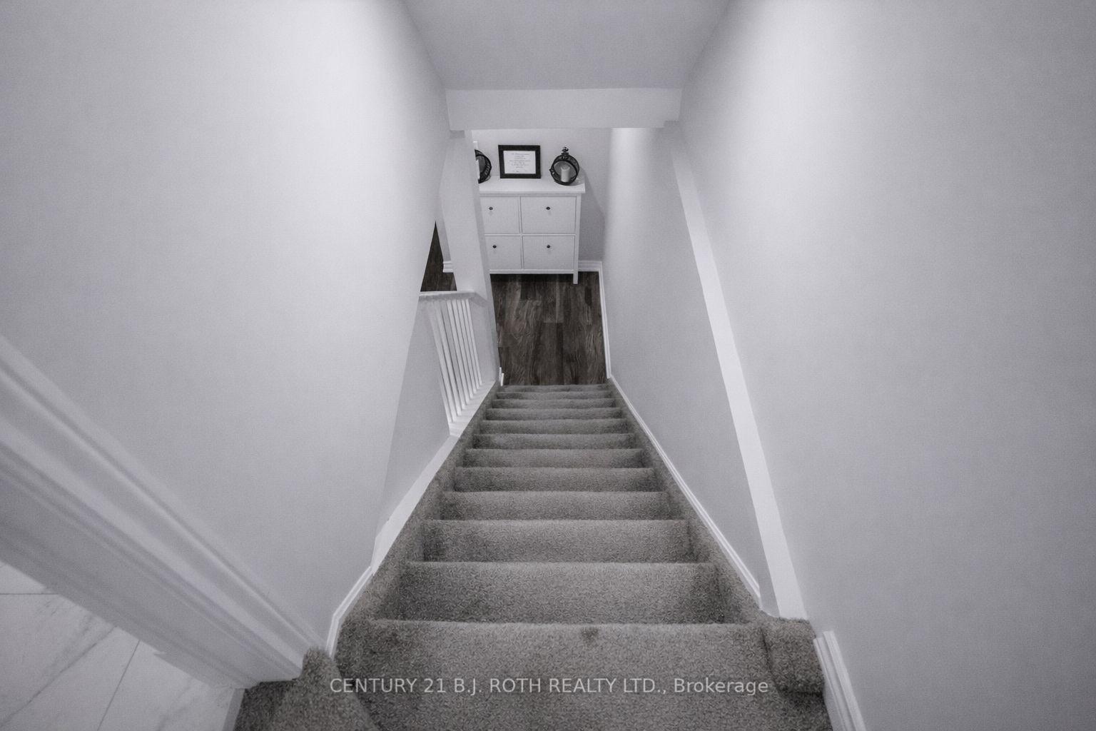 9 Laidlaw Drive N