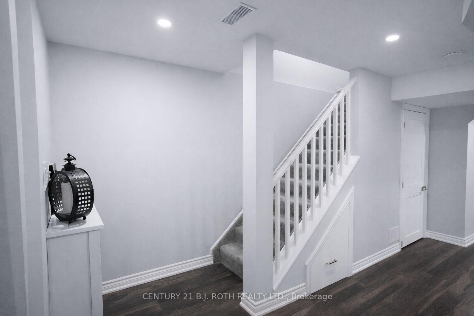 9 Laidlaw Drive N