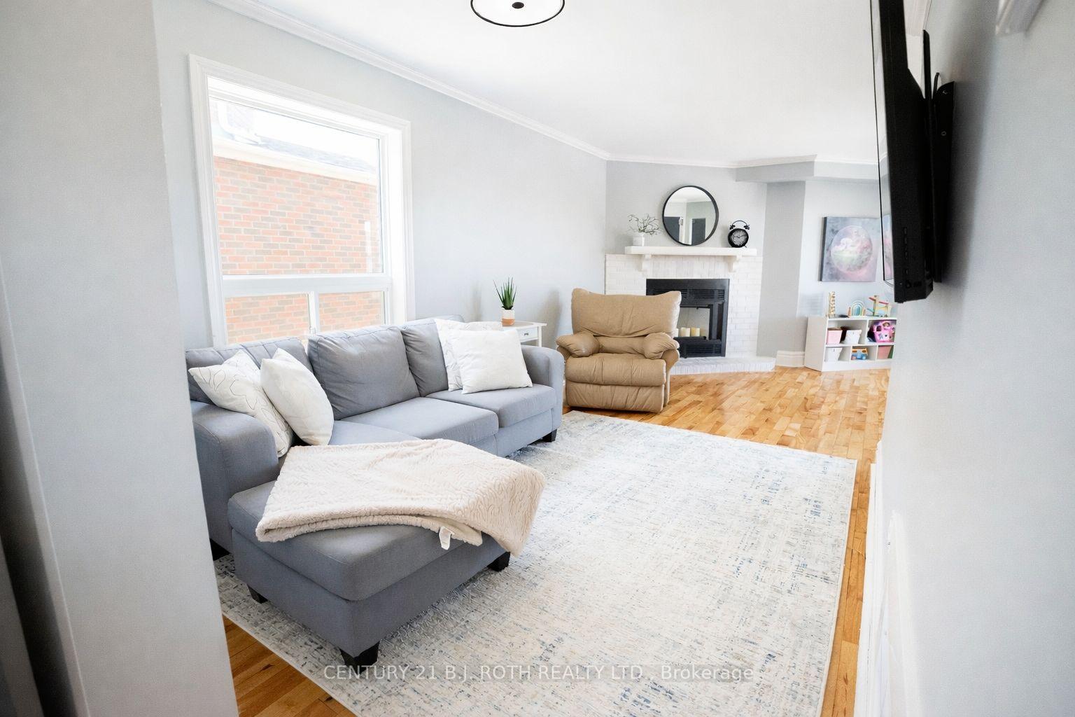 9 Laidlaw Drive N