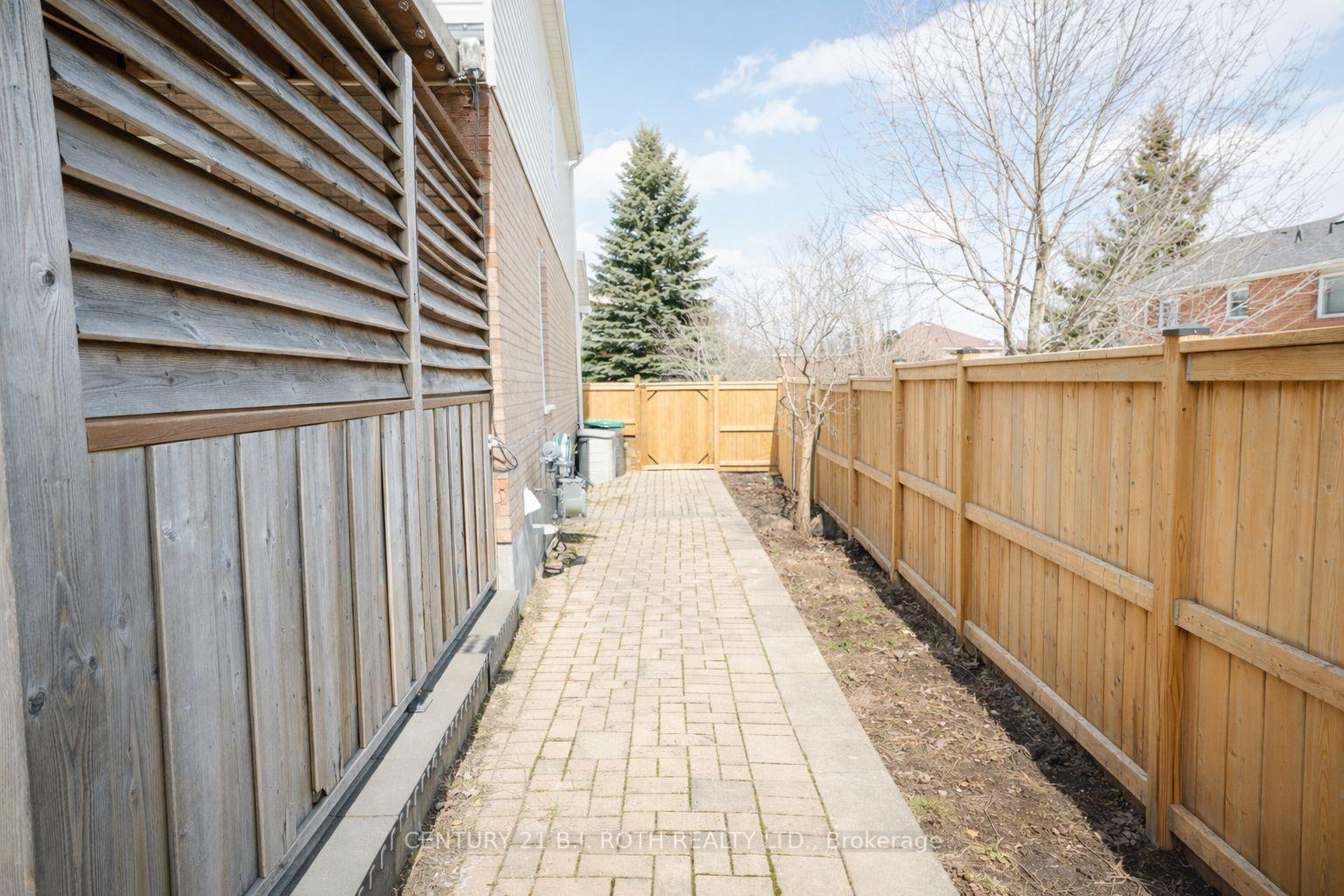9 Laidlaw Drive N