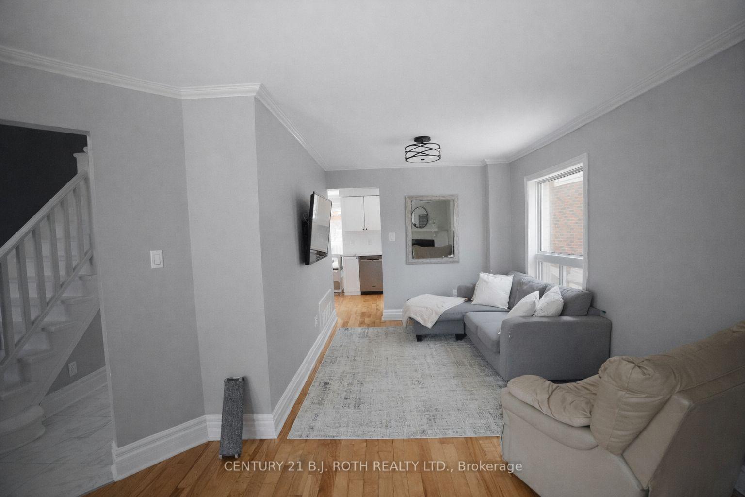 9 Laidlaw Drive N