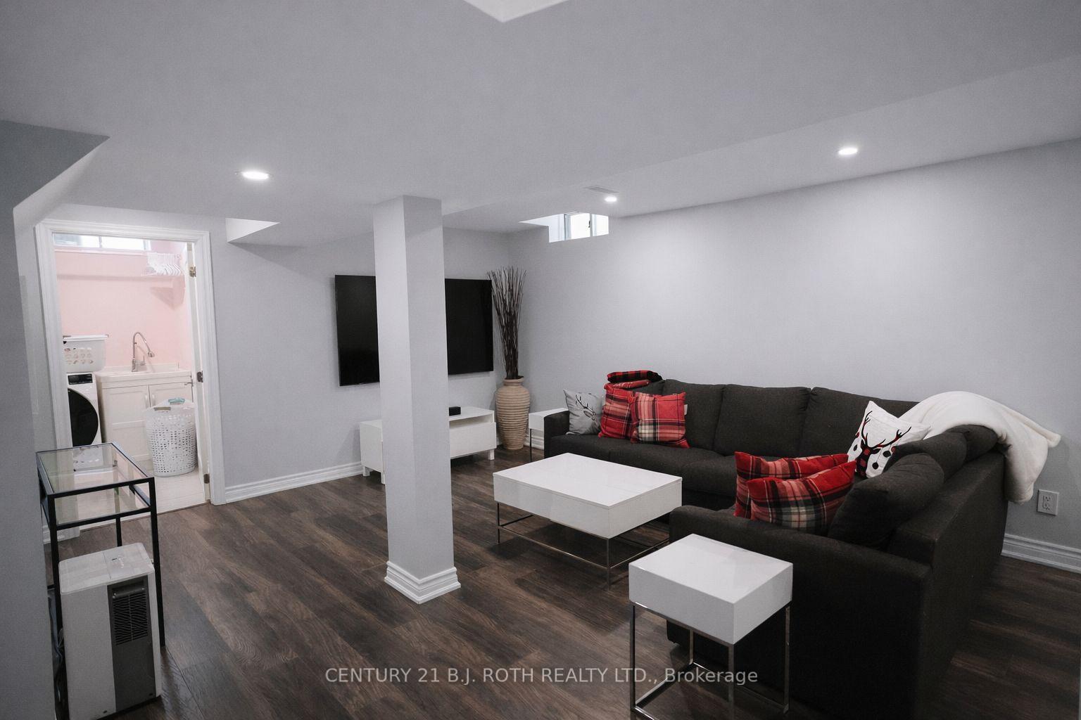9 Laidlaw Drive N