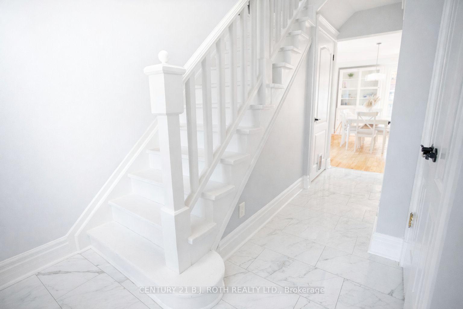 9 Laidlaw Drive N
