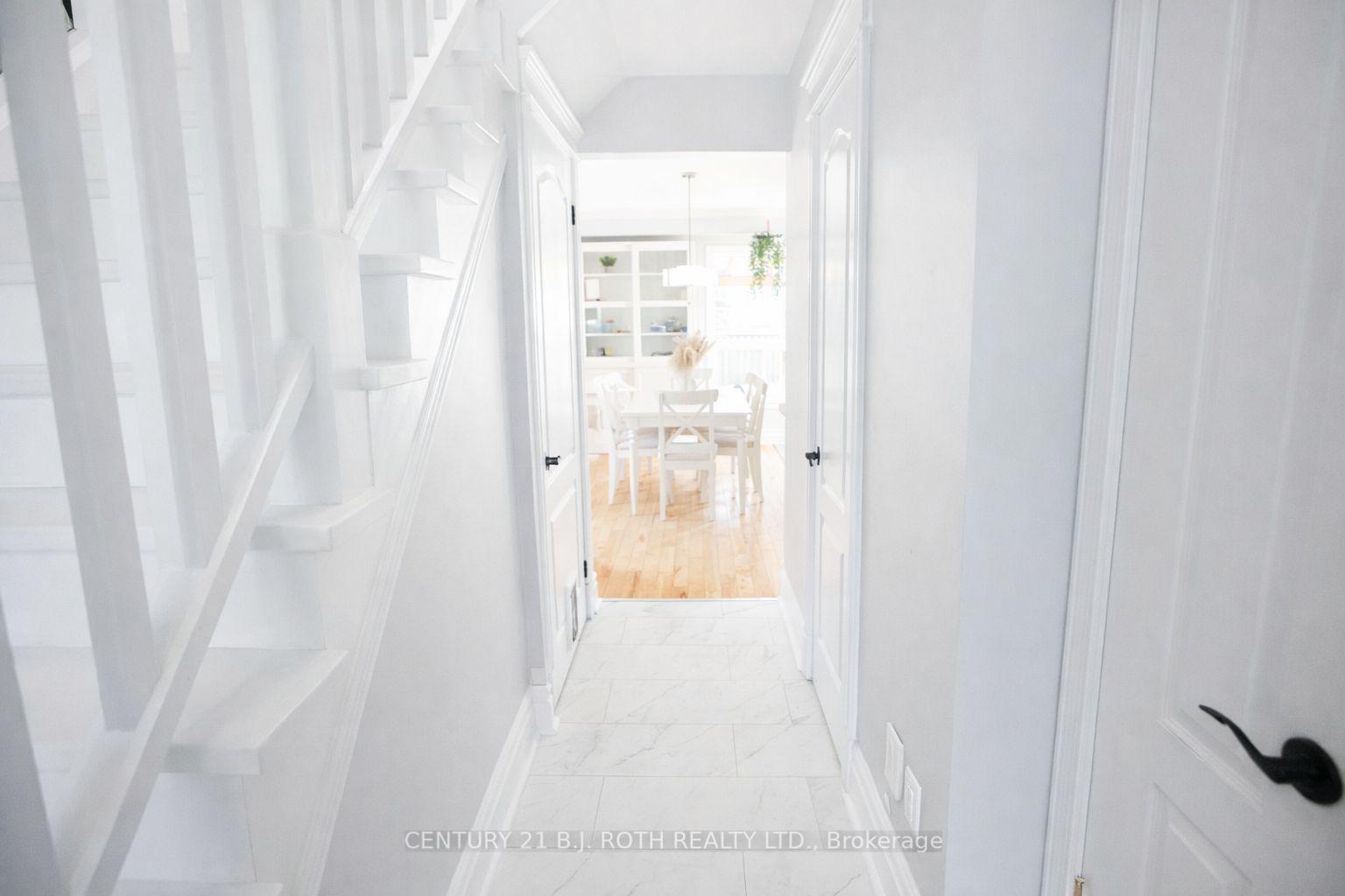 9 Laidlaw Drive N