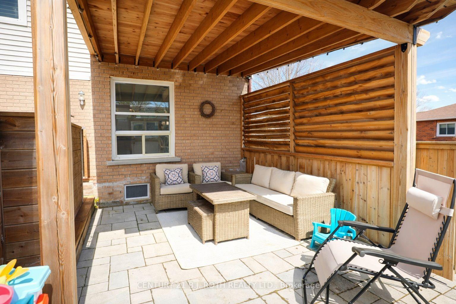 9 Laidlaw Drive N