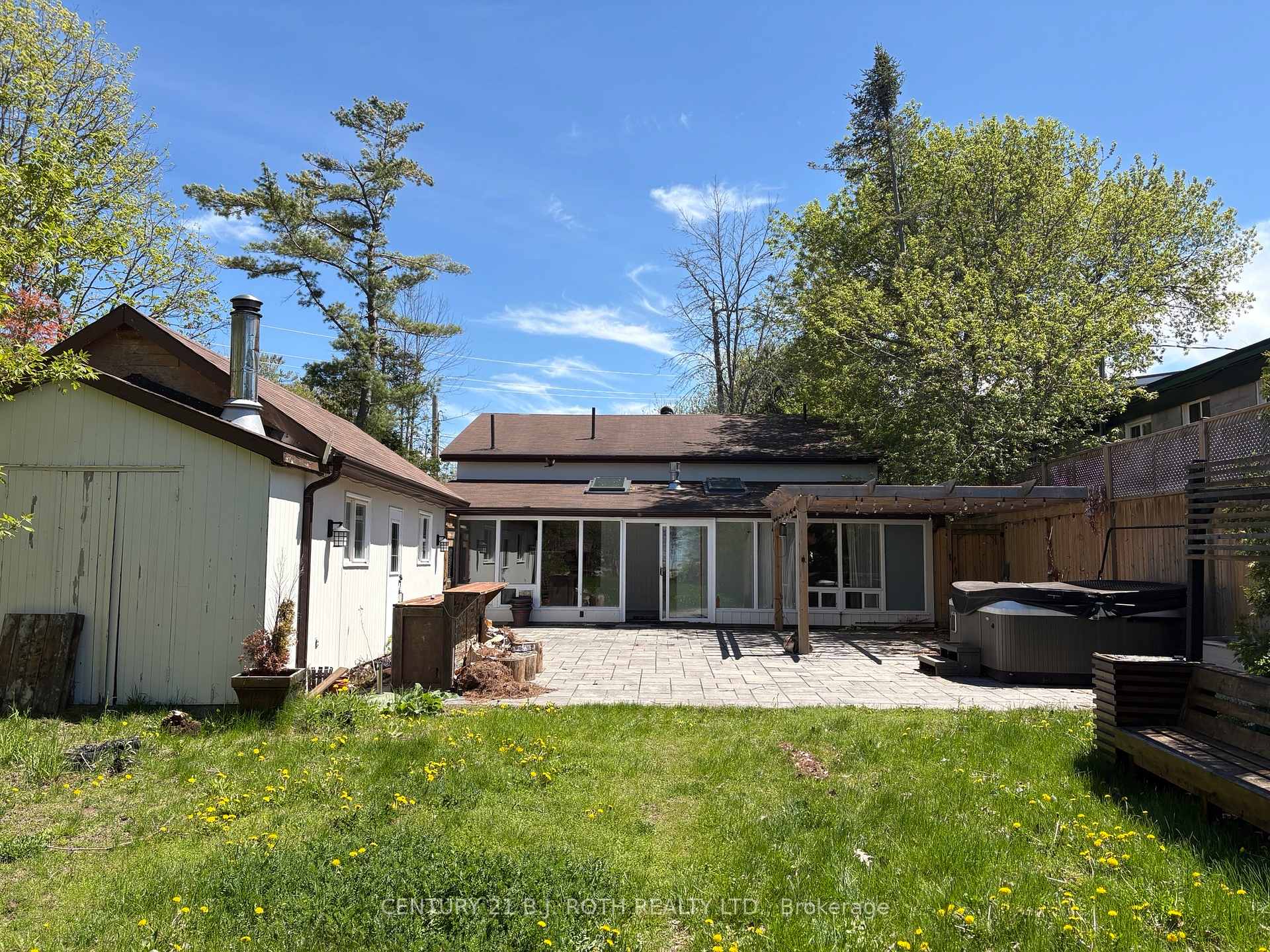 288 RIVER Road E
