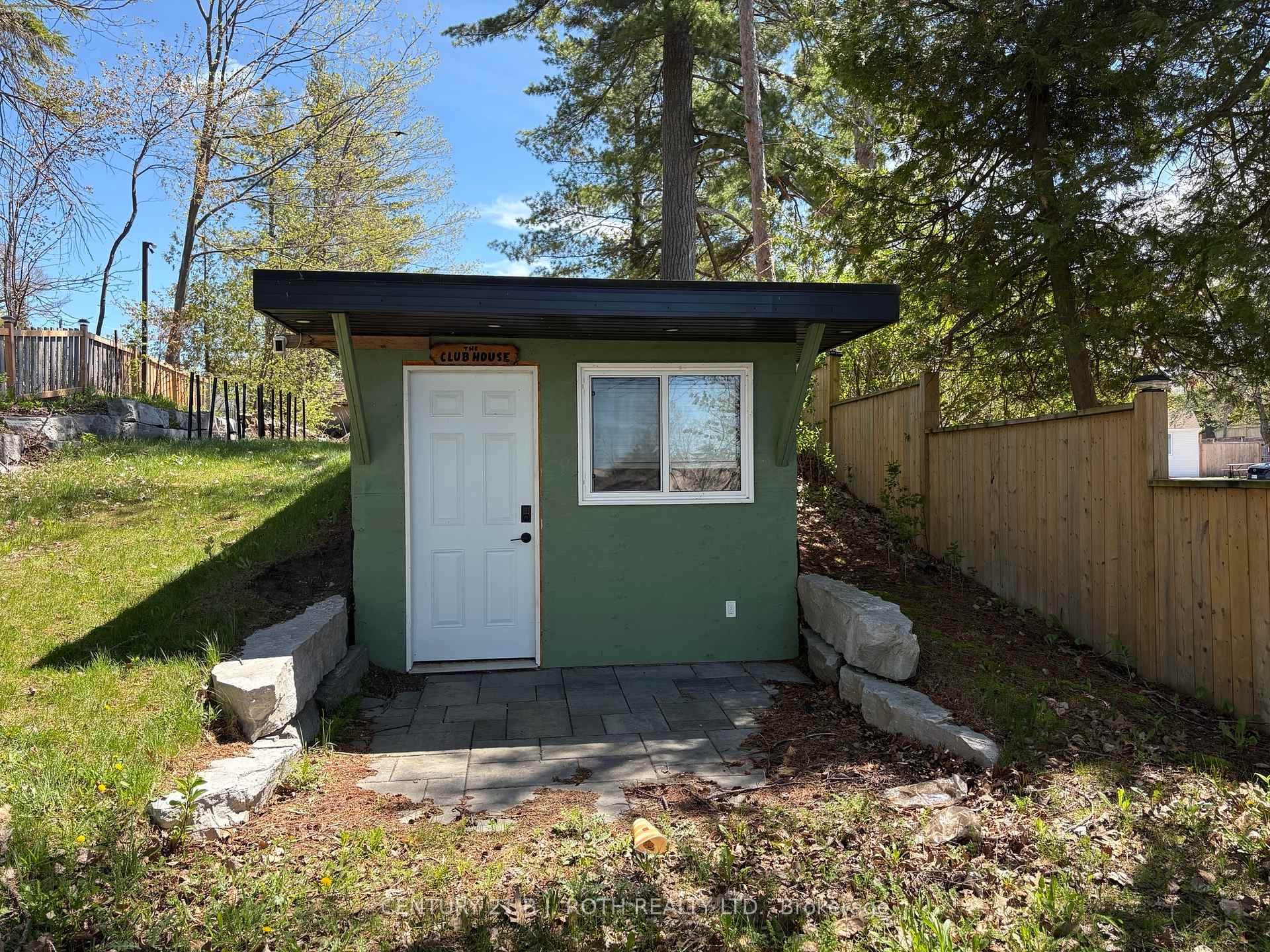 288 RIVER Road E