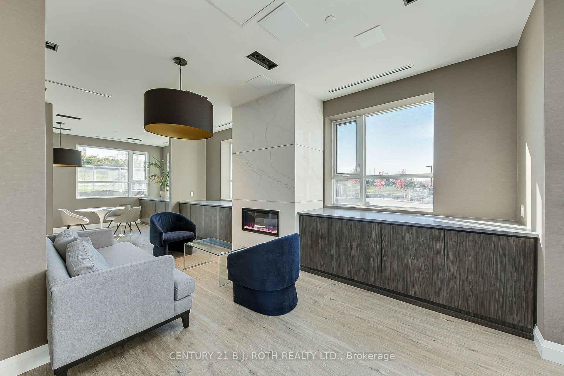 58 Lakeside Terrace 211